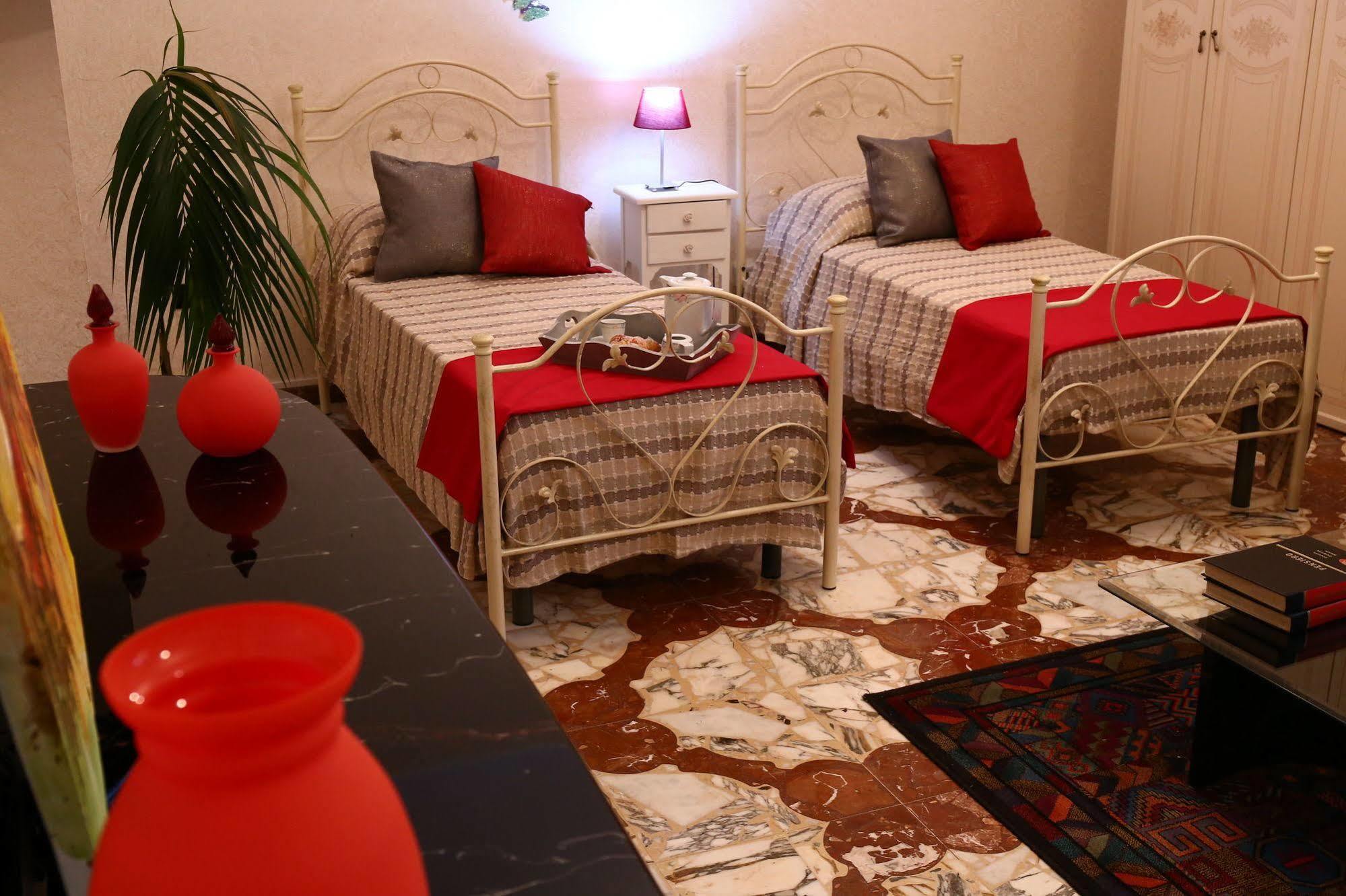 Il Giardino Delle Calendule B&B Solarino Bagian luar foto